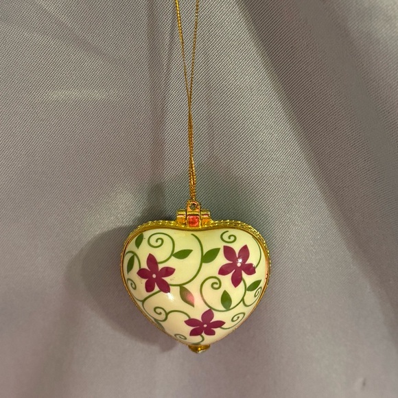 Valerie Parr Hill Double Side Porcelain Heart Trinket Locket Ornament “Hope” - Picture 1 of 5